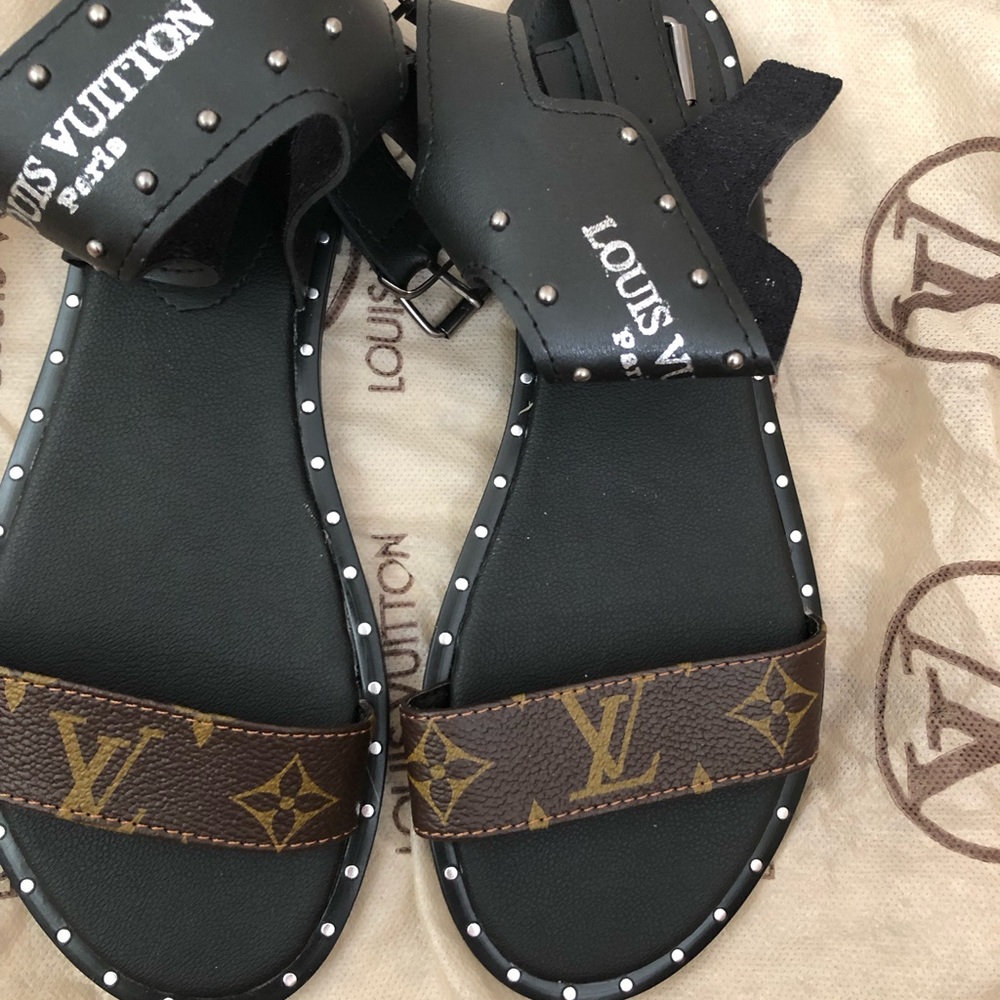 Very pretty sandals !